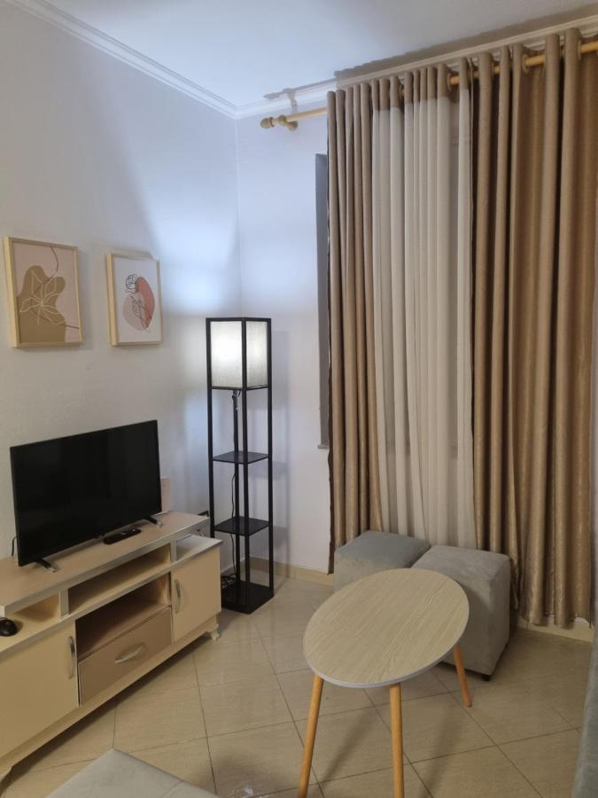 Glamorous Apartment In Тирана Экстерьер фото